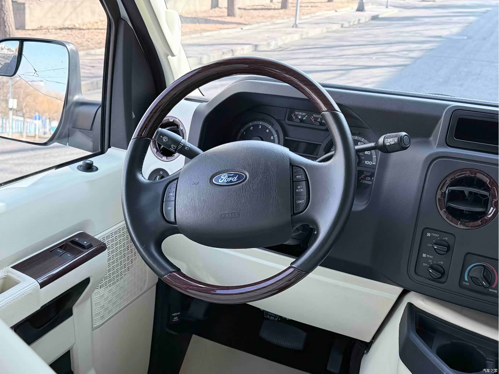 Ford E350, 2015 12