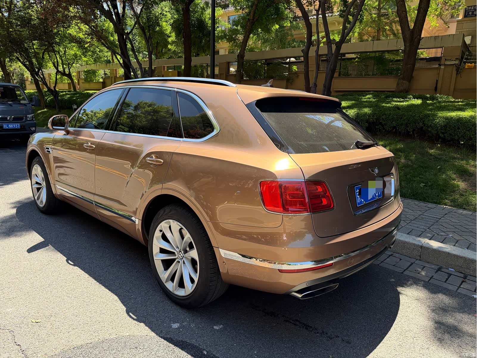 Bentley Bentayga, 2016 6