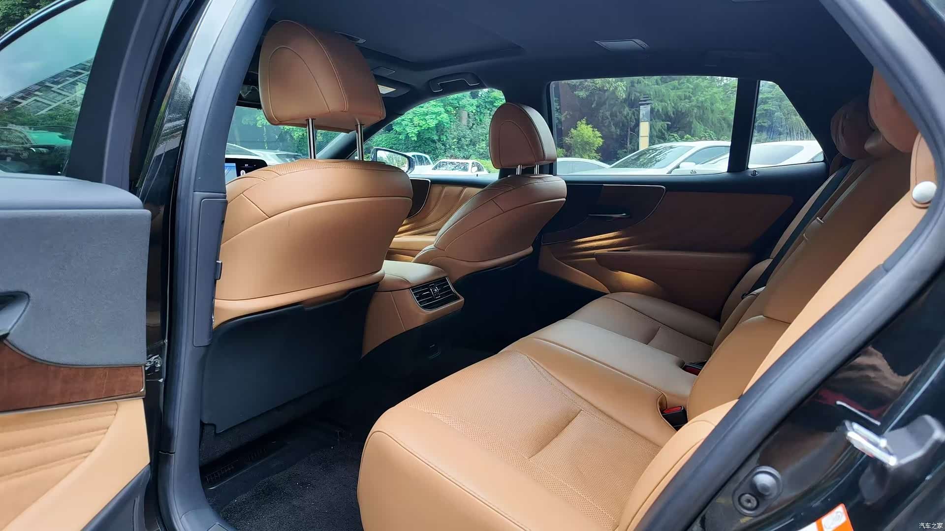 Lexus LS, 2022 16