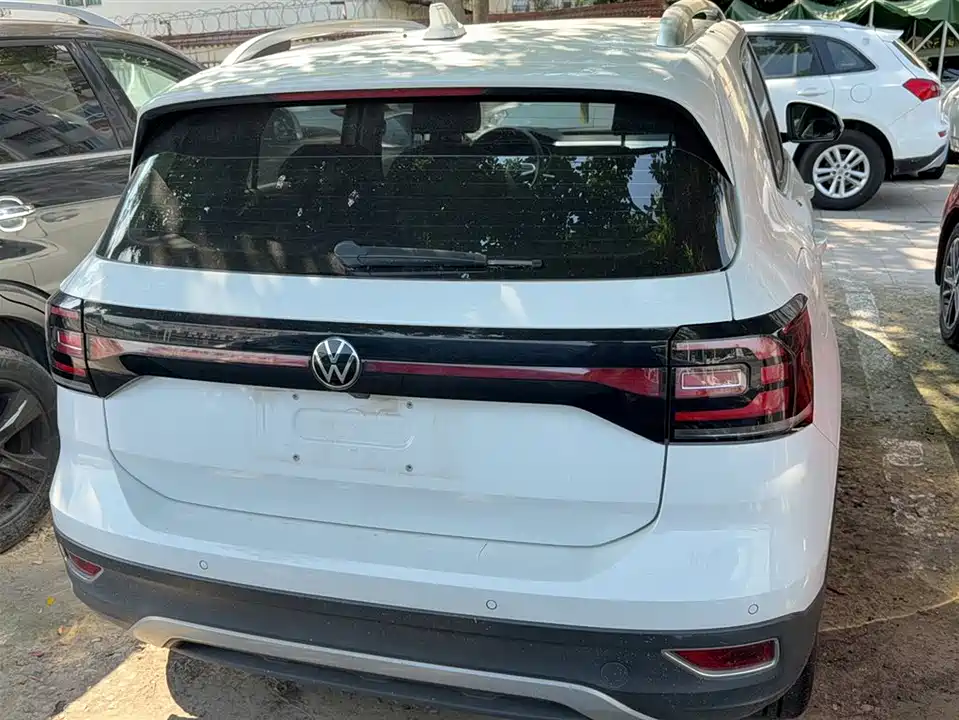 Volkswagen Exploring the shadow