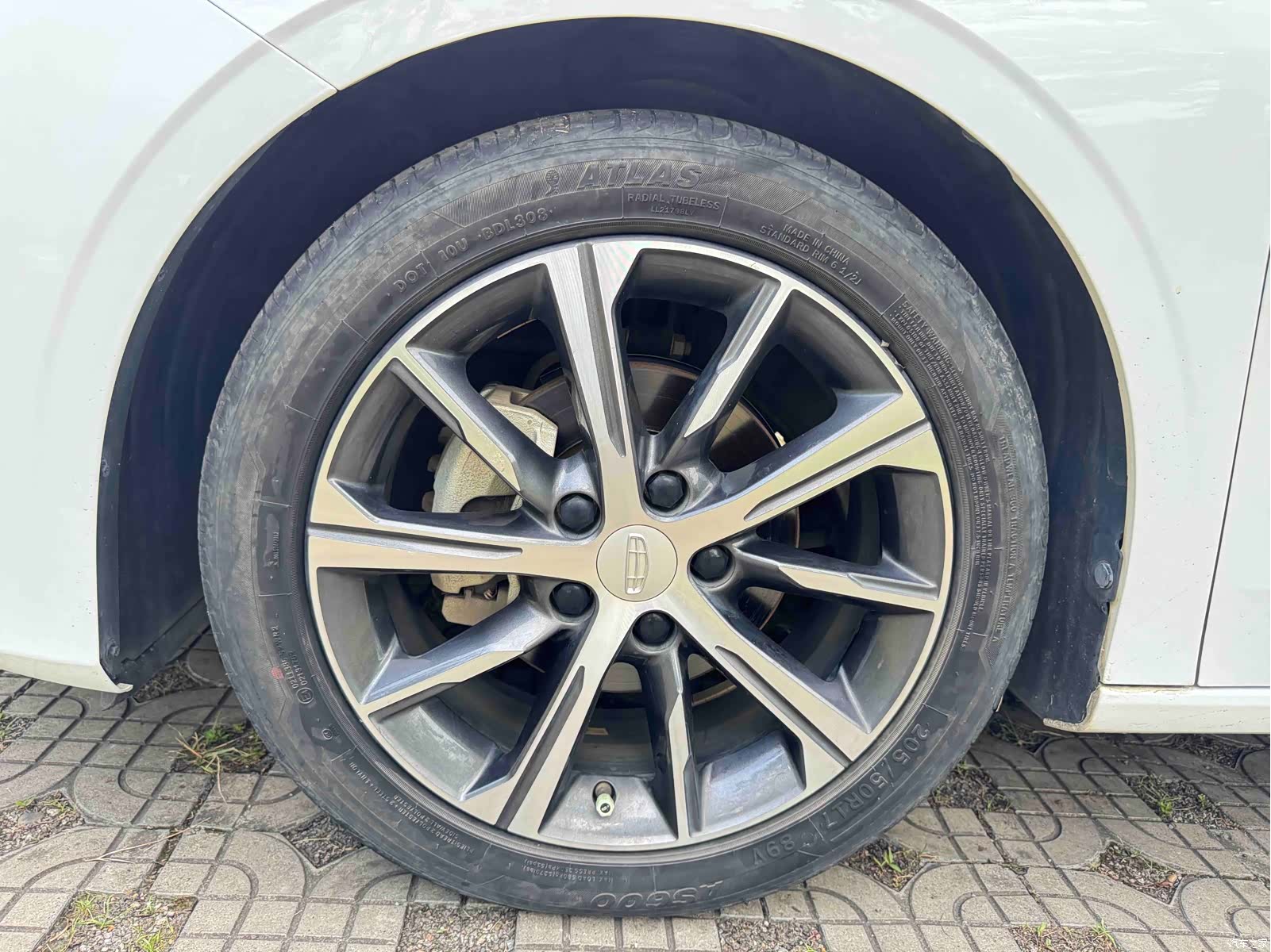 Geely Emgrand, 2022 44
