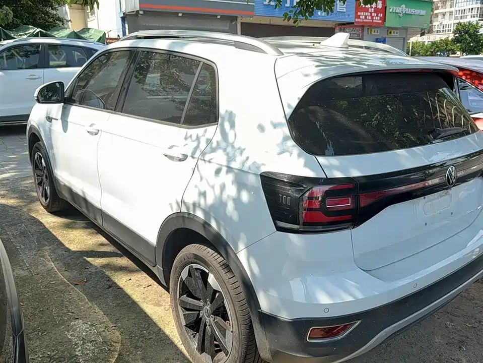 Volkswagen Exploring the shadow