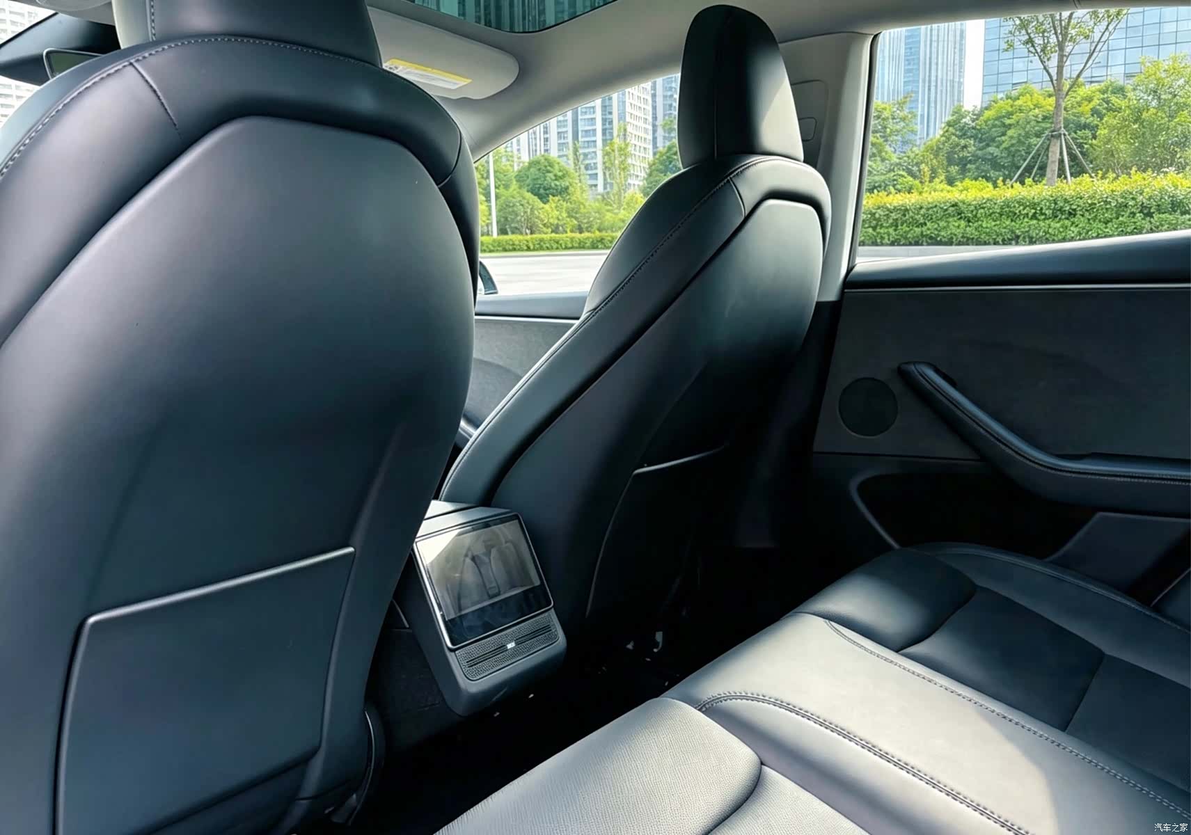 Tesla Model 3, 2024 4