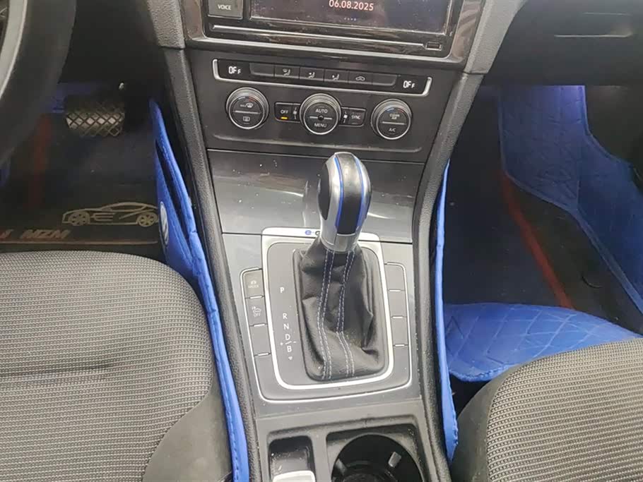 Volkswagen Golf*pure electricity
