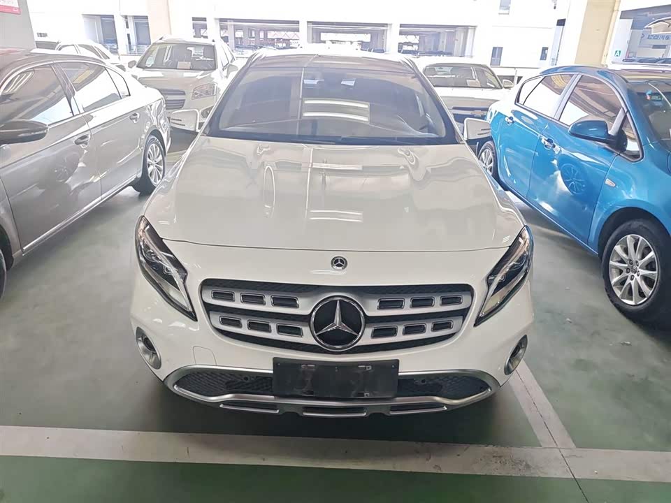 Mercedes-Benz GLA