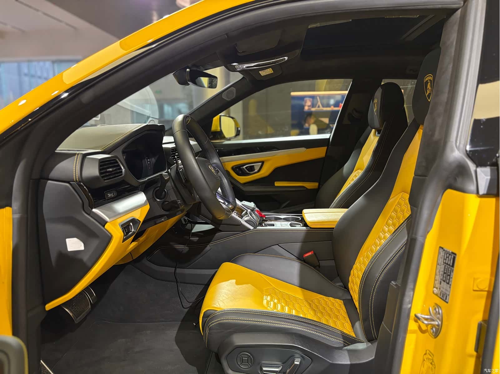 Lamborghini Urus, 2019 9