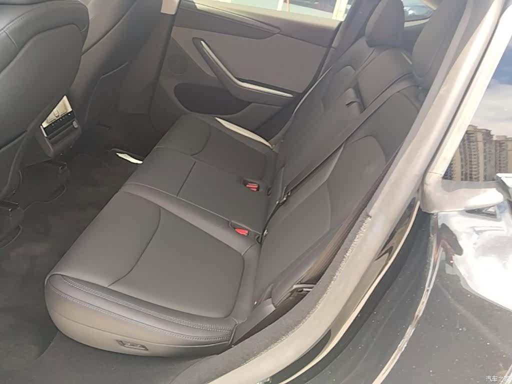 Tesla Model Y, 2025 17