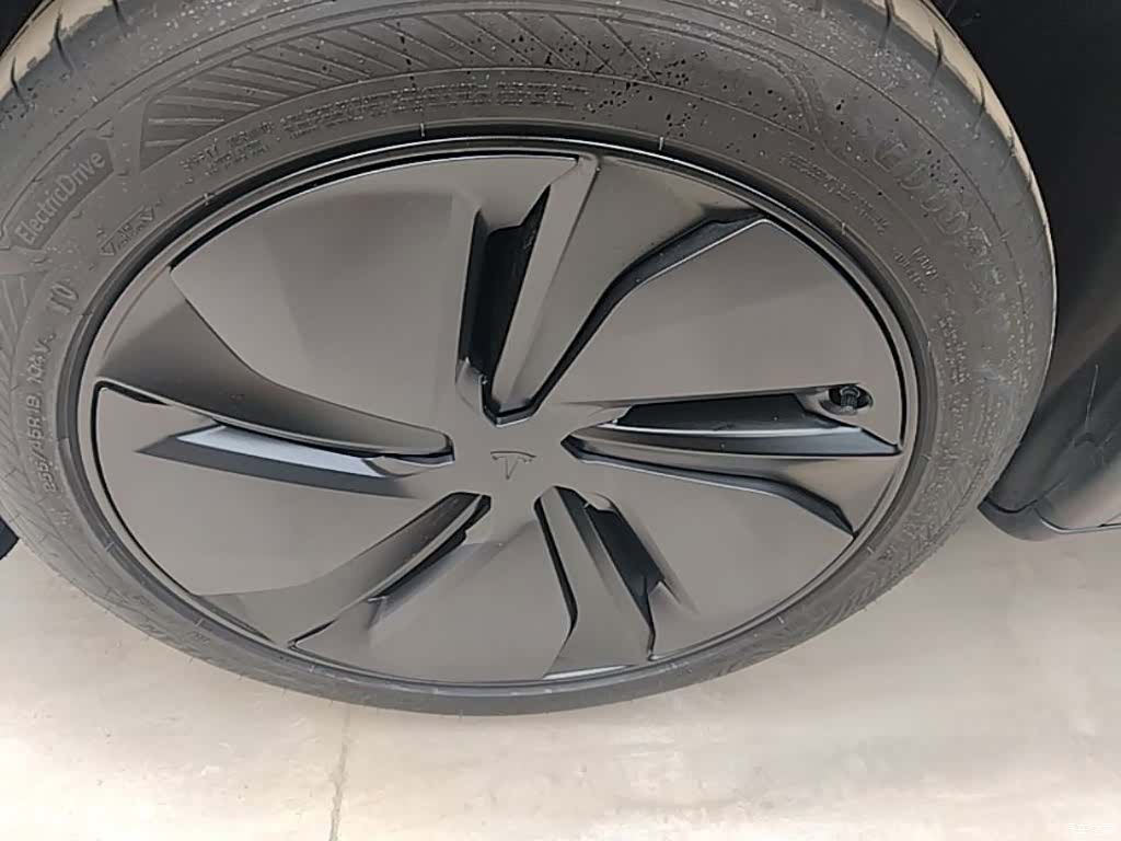 Tesla Model Y, 2025 23