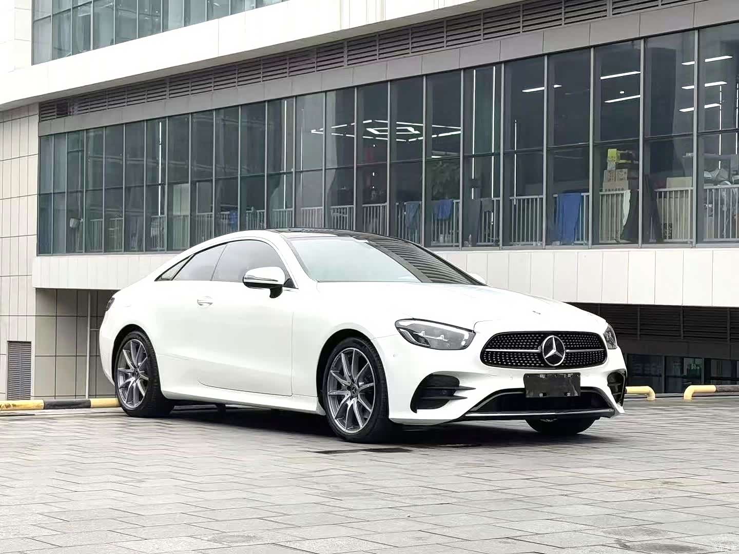 Mercedes-Benz E-Class, 2021 3