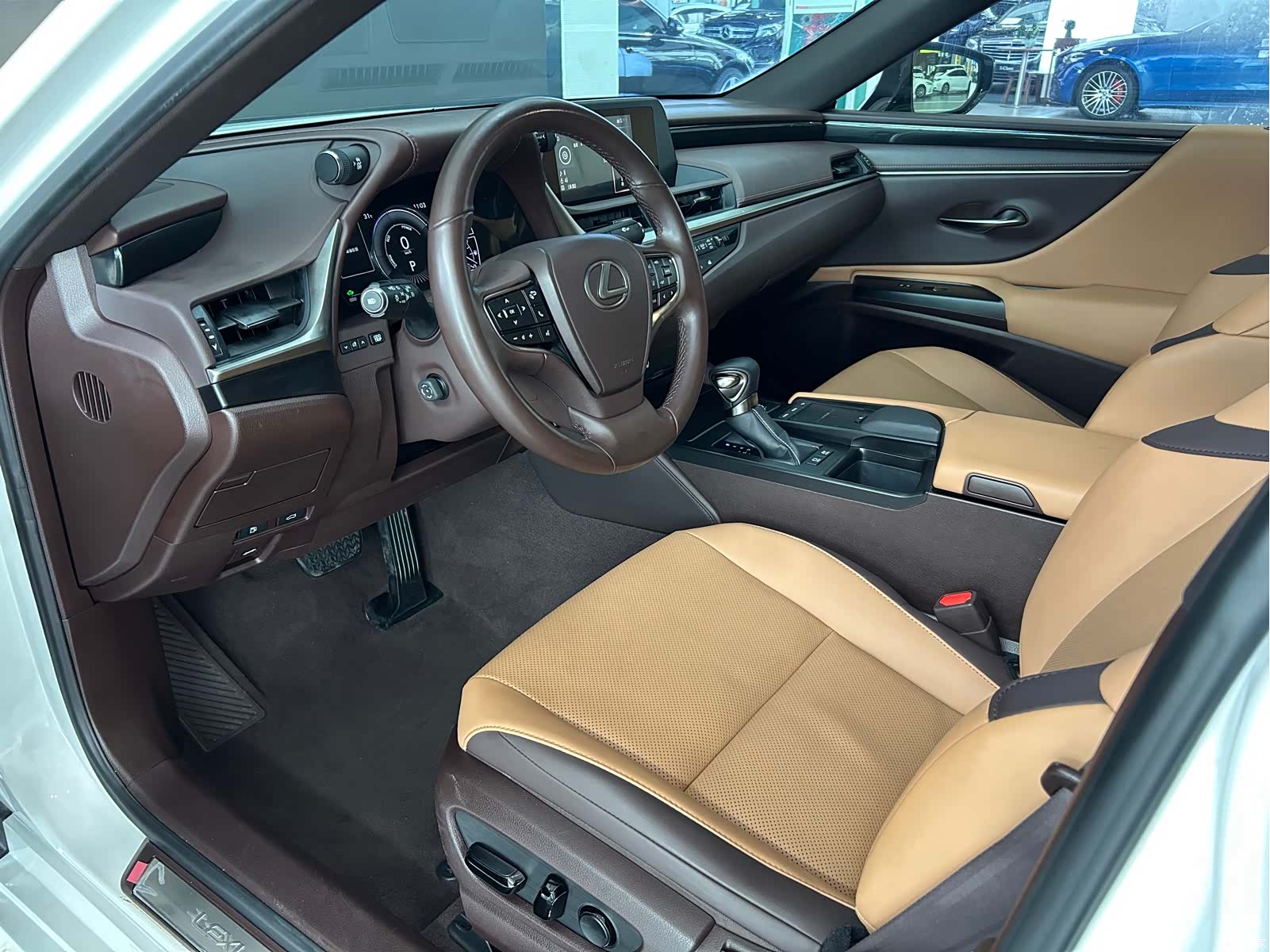 Lexus ES, 2021 все фото