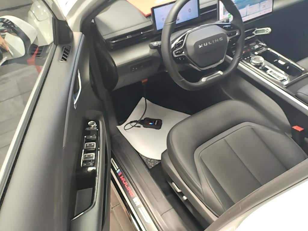 Wuling Starlight, 2025 16