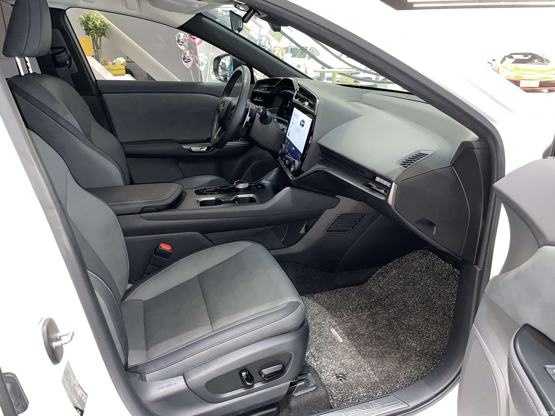 Lexus RZ, 2023 14