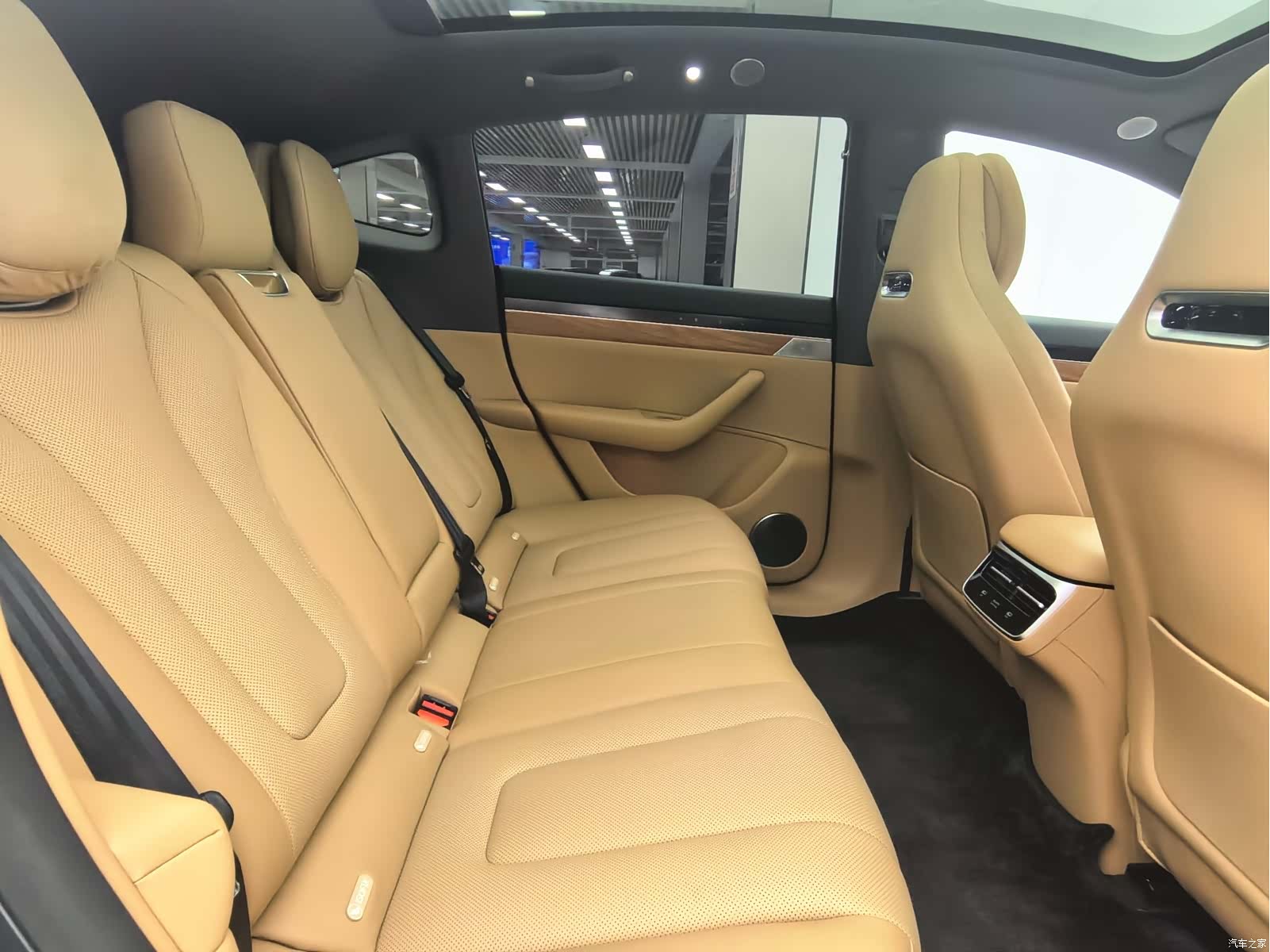 Luxeed R7, 2025 все фото