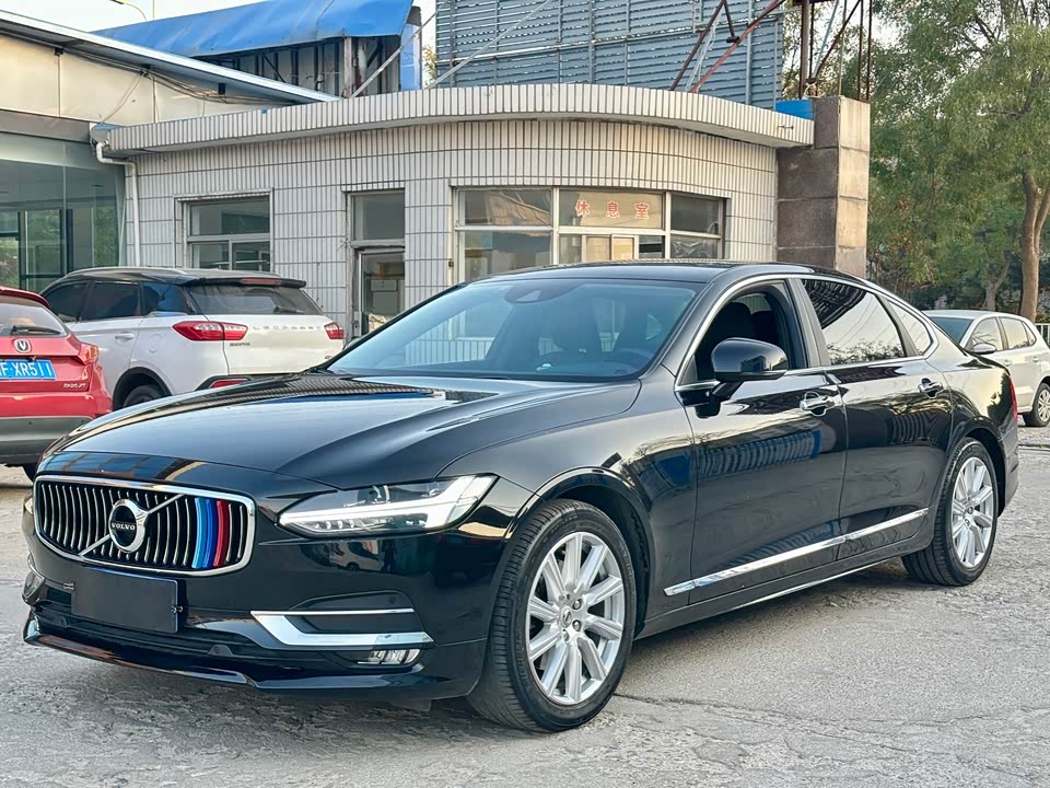 Volvo S90