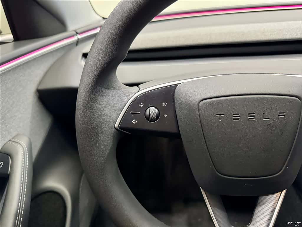 Tesla Model 3, 2024 23