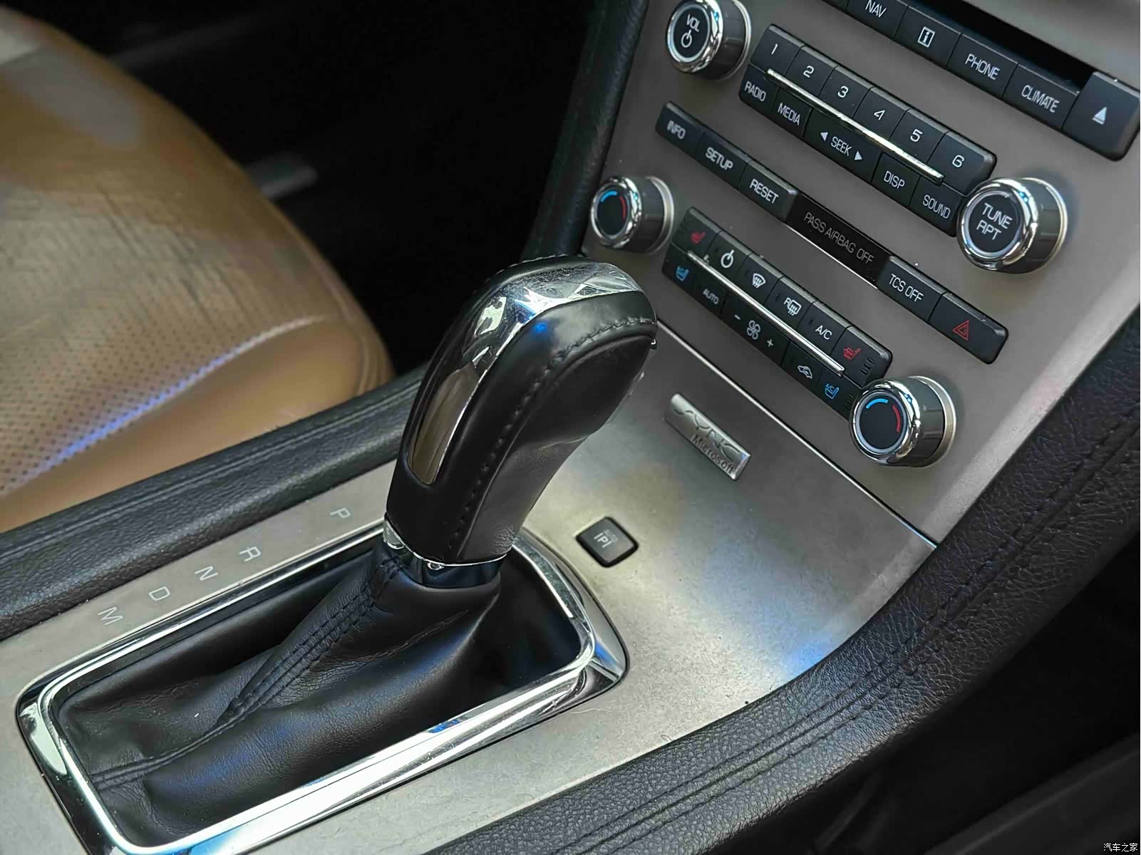 Lincoln MKT, 2012 24