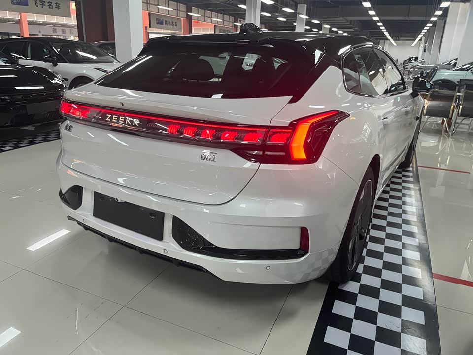 Zeekr 001