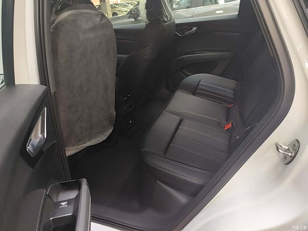 Audi Q4 e-tron, 2026 13