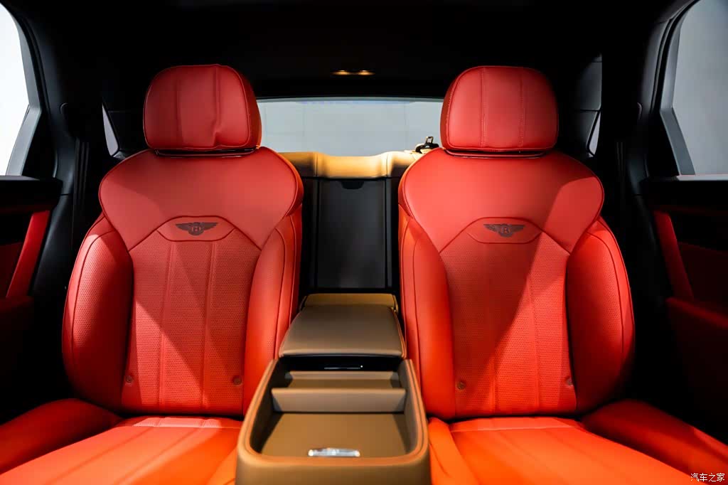 Bentley Bentayga, 2023 15