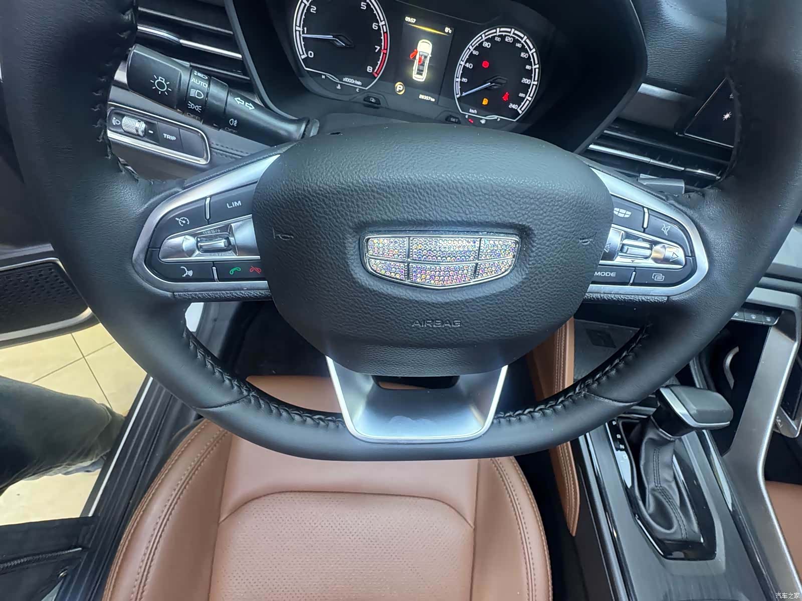 Geely X6, 2023 13