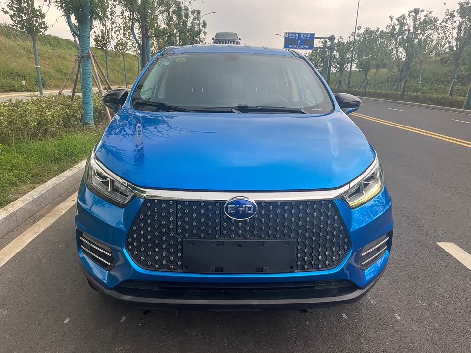 BYD S2