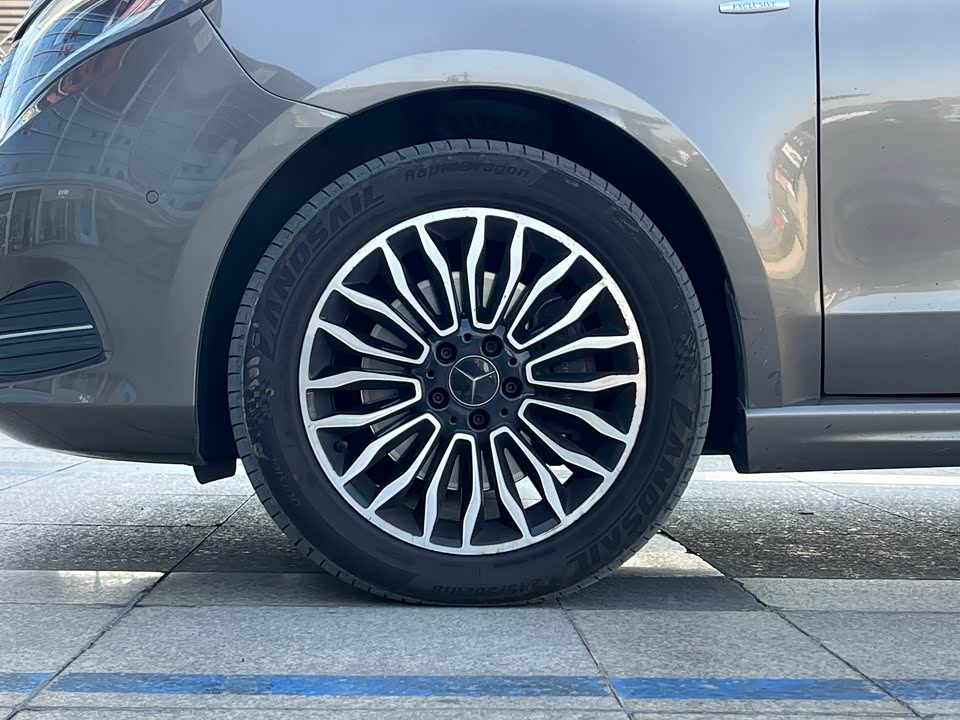 Mercedes-Benz V-class