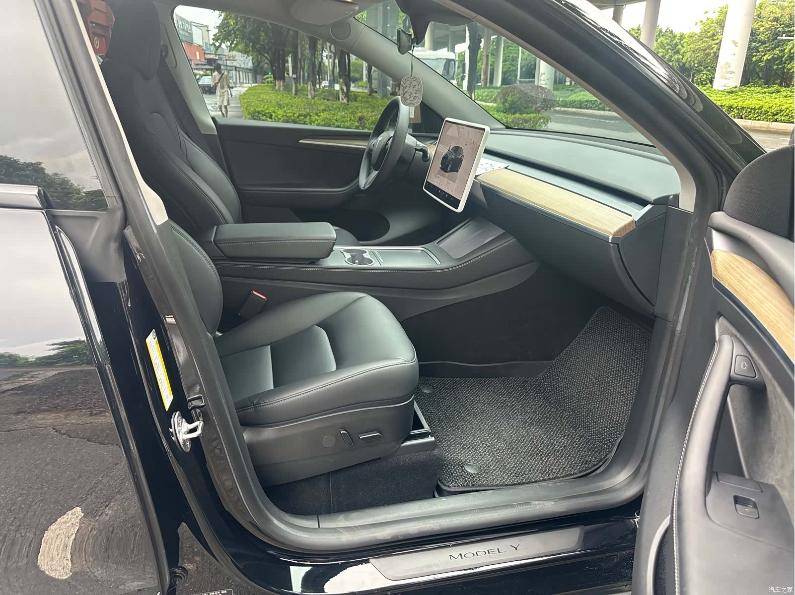 Tesla Model Y, 2023 10