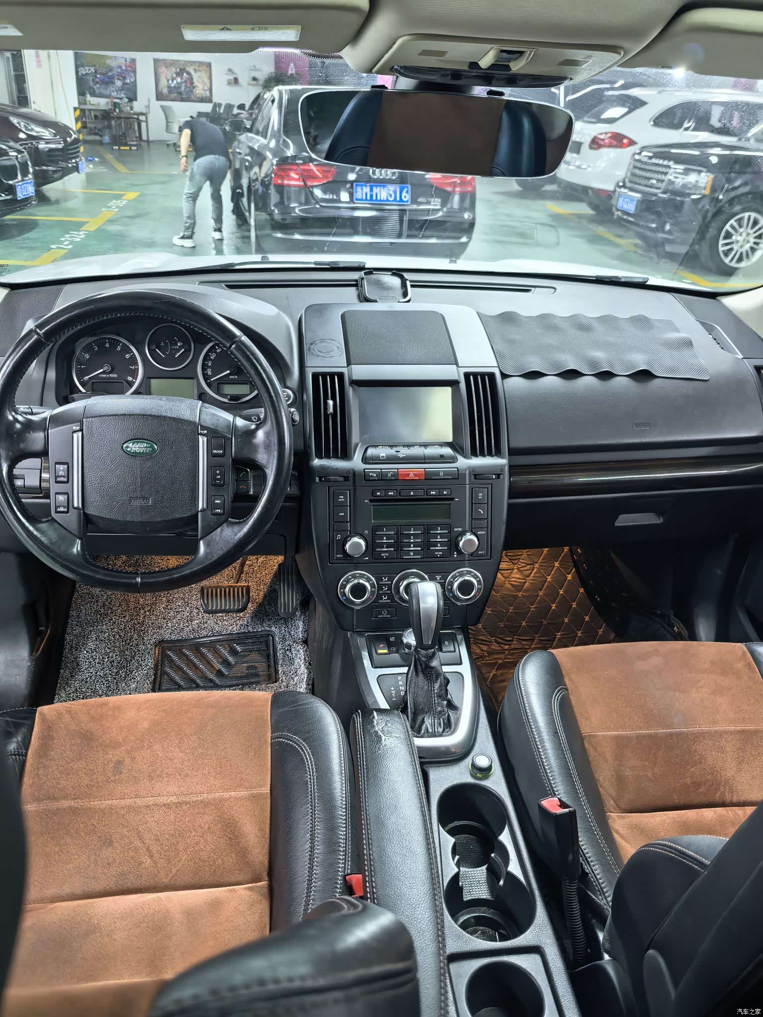 Land Rover i6, 2011 7