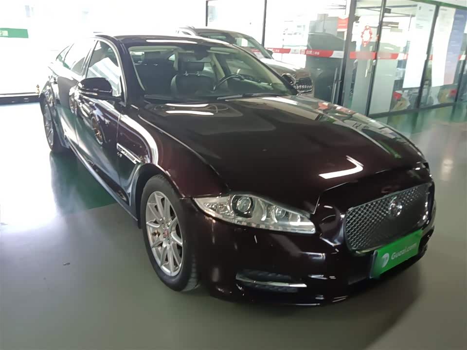 Jaguar XJ