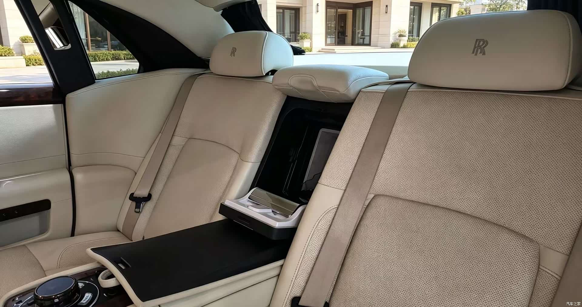 Rolls-Royce Ghost, 2011 8