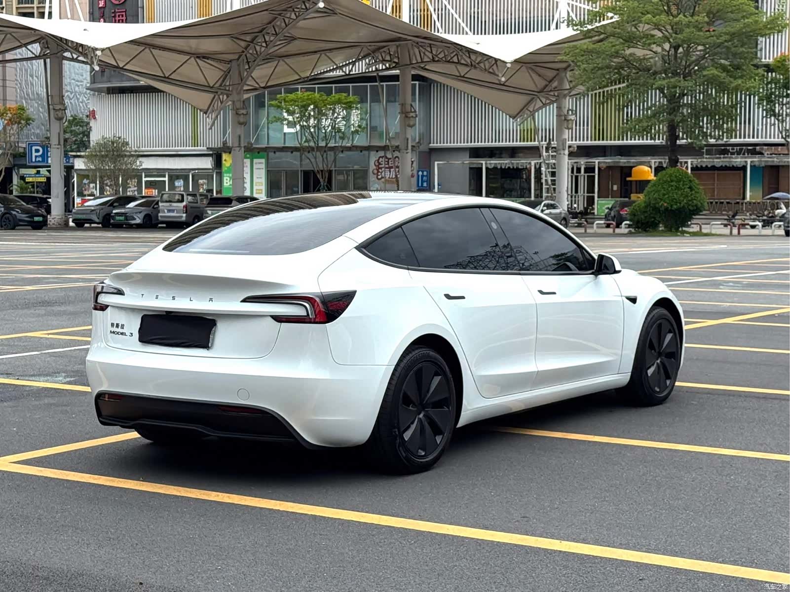 Tesla Model 3, 2025 7