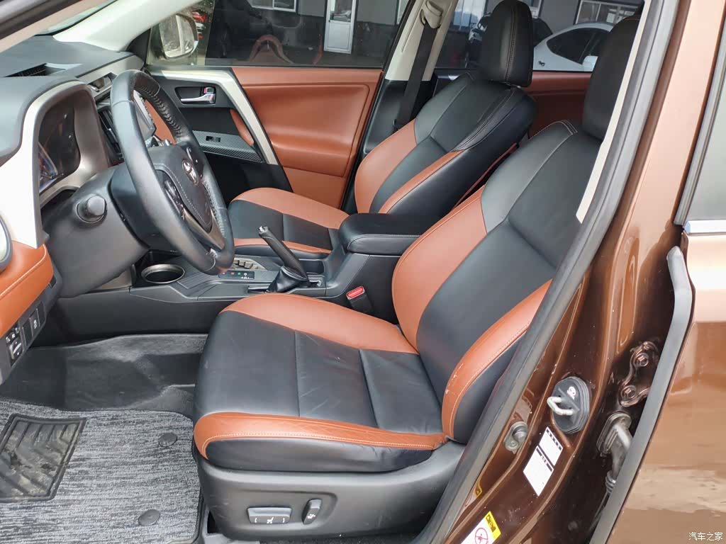 Toyota RAV4, 2014 11