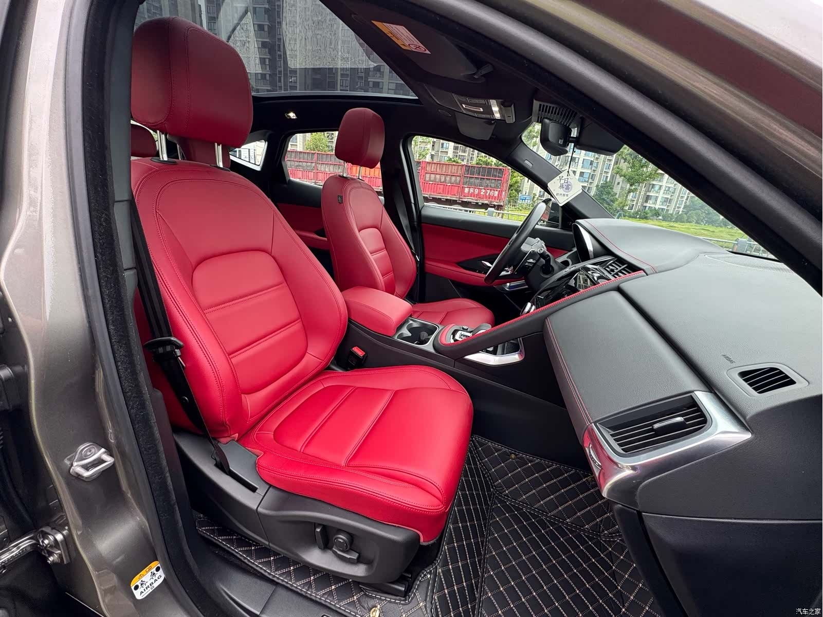 Land Rover E-PACE, 2023 11