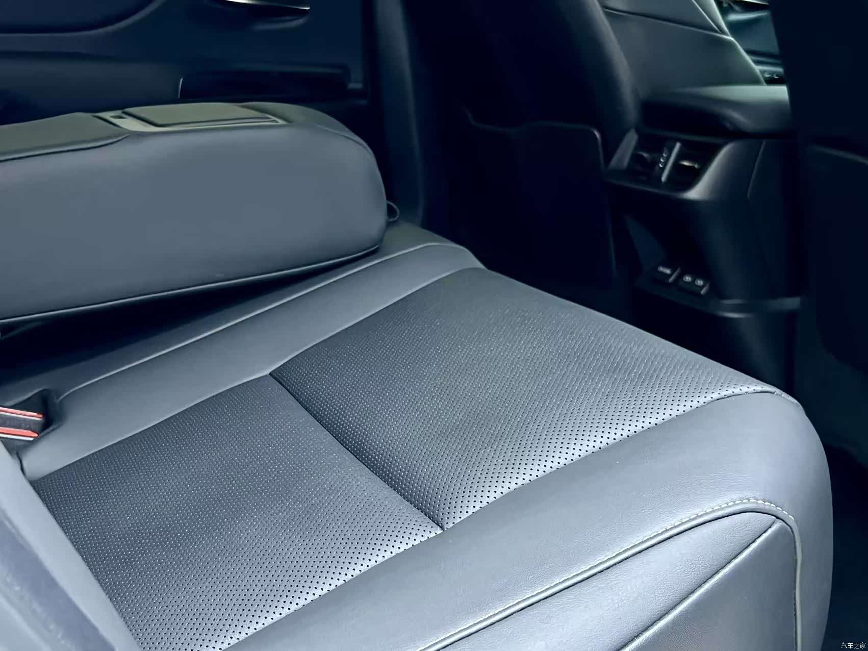 Lexus ES, 2023 13