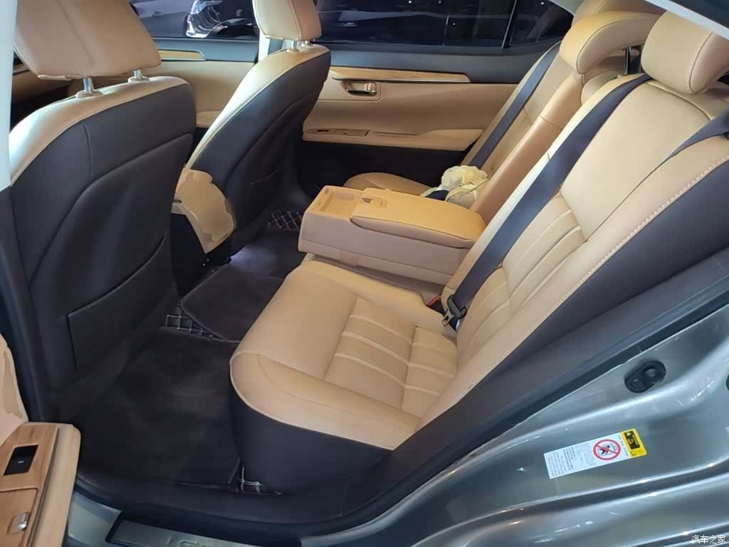 Lexus ES, 2018 17