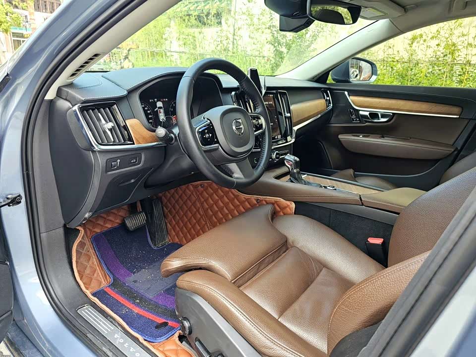 Volvo S90