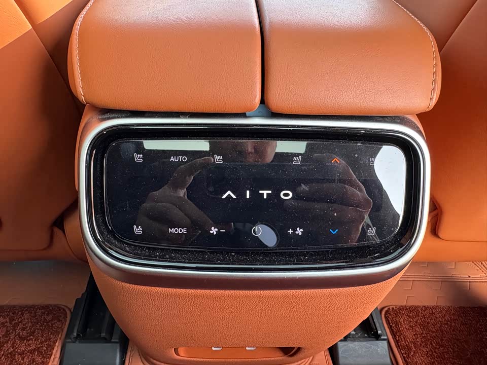 AITO Ask the world M7