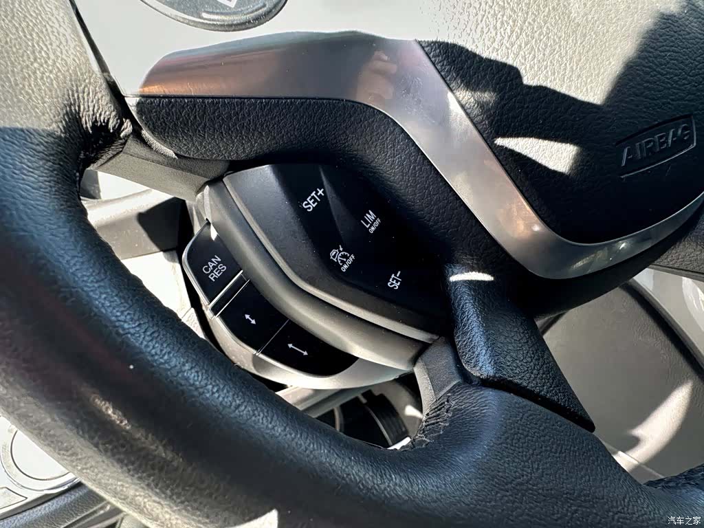 Ford Kuga, 2015 12
