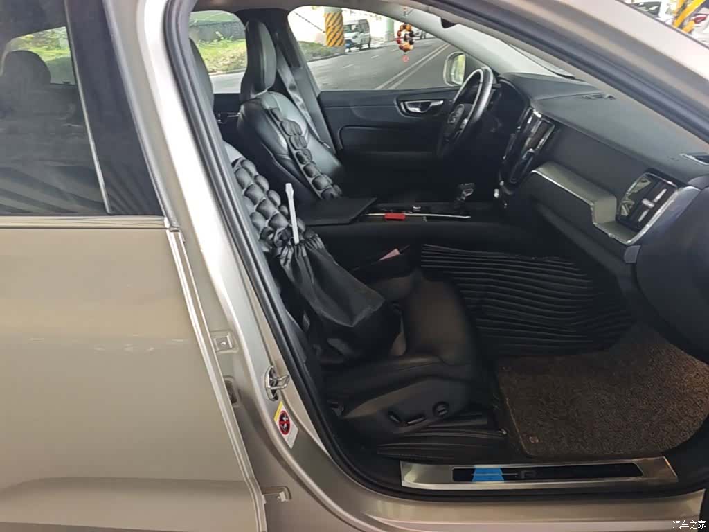 Volvo XC60, 2019 25
