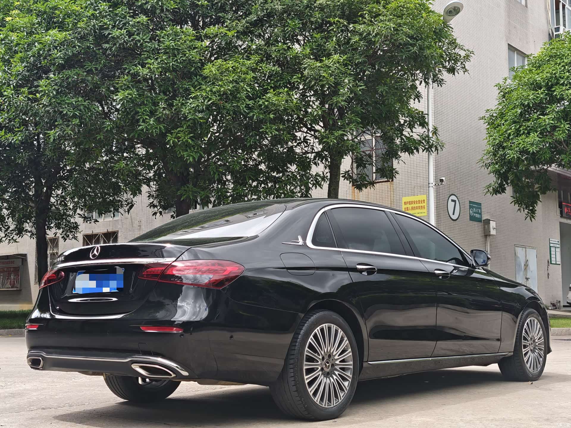Mercedes-Benz E-Class, 2023 4