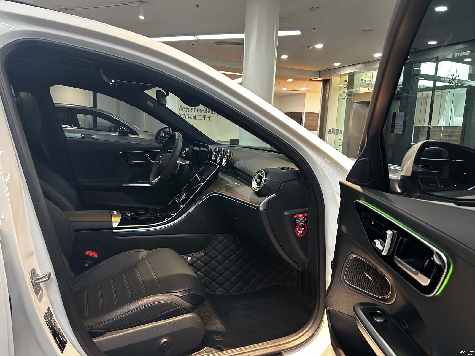 Mercedes-Benz C-Class, 2024 13
