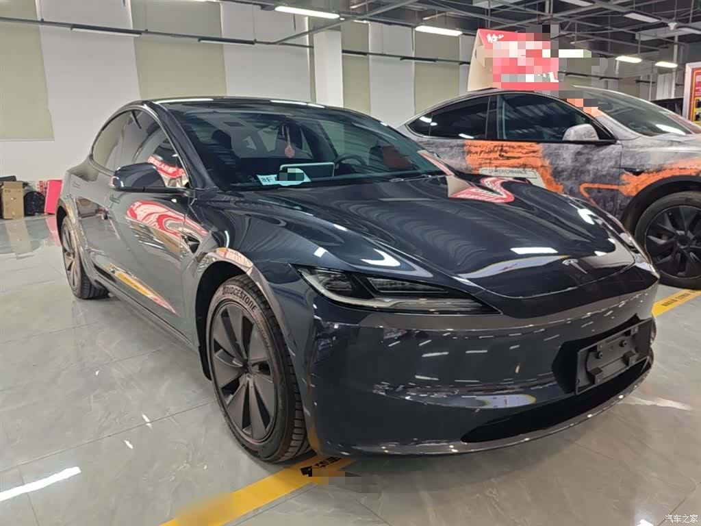 Tesla Model 3, 2025 4