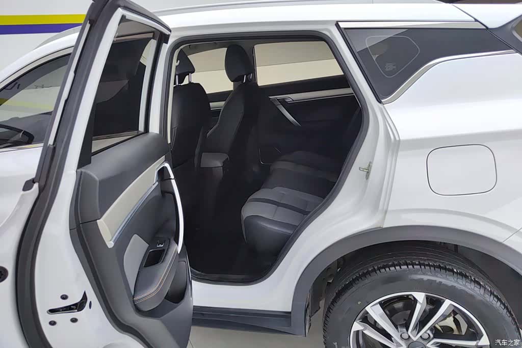 Geely Coolray, 2023 11