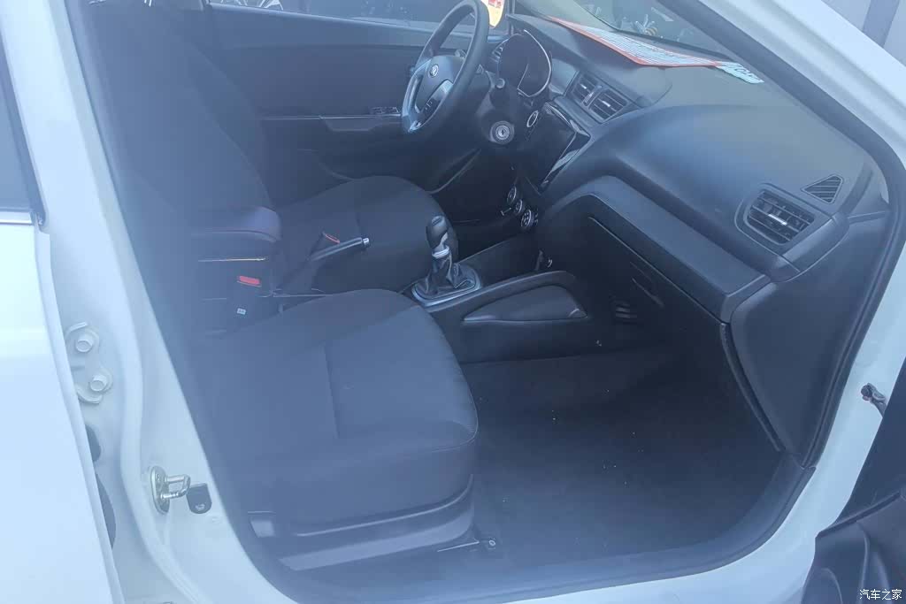 Kia K2, 2015 8