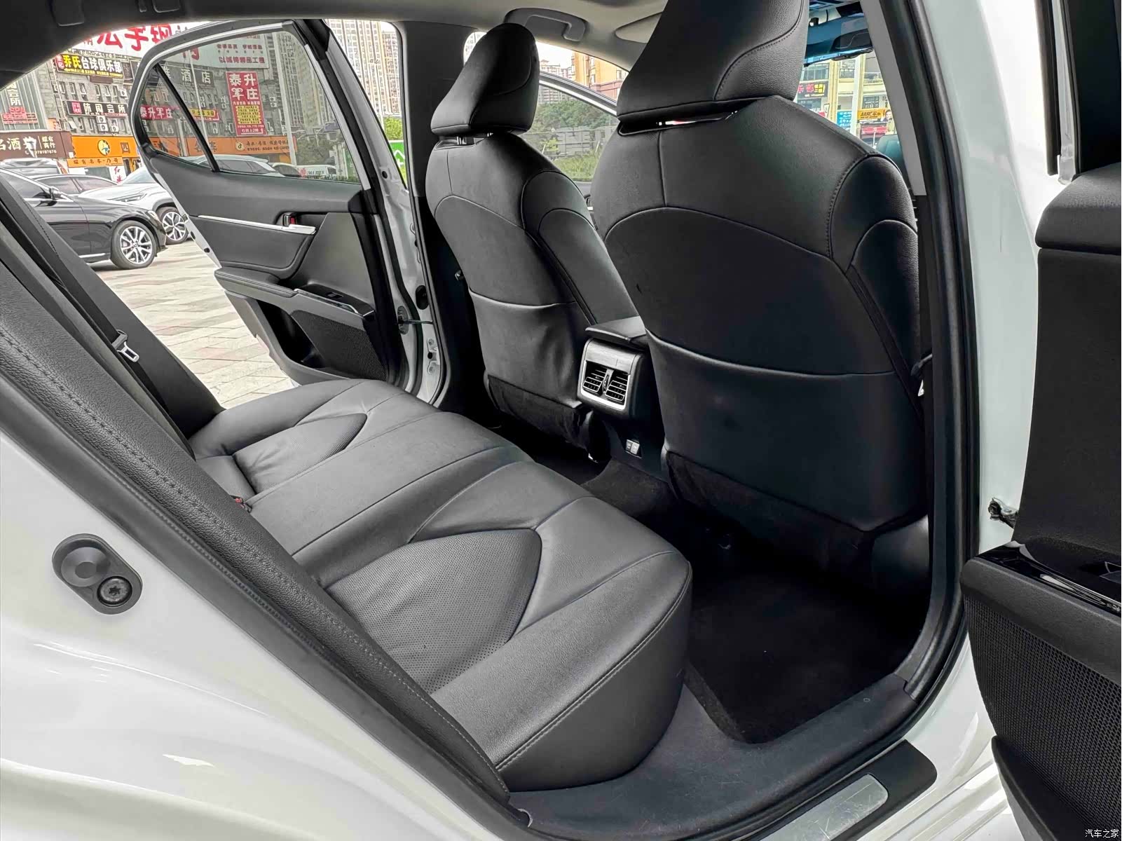 Toyota Camry, 2021 11