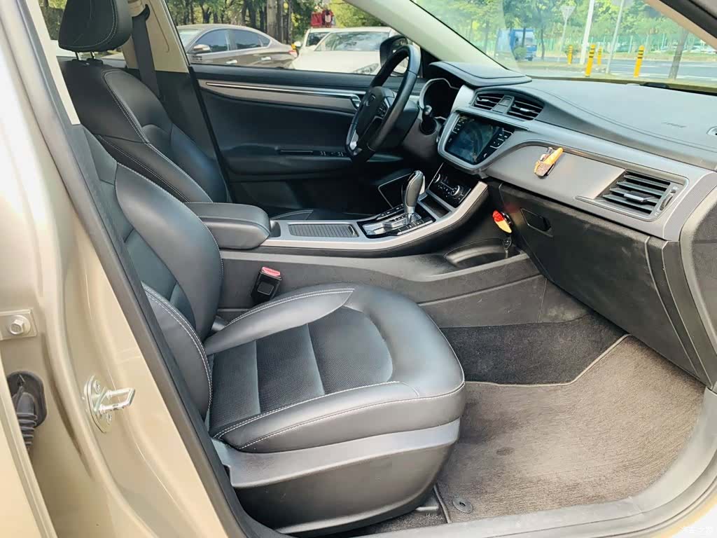 Geely Emgrand, 2019 4