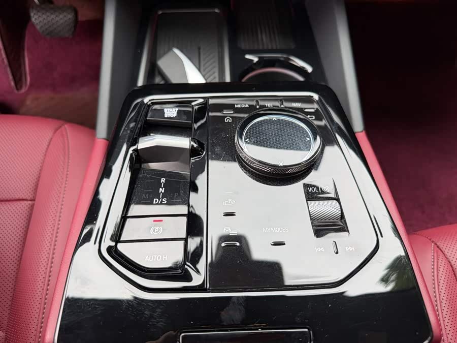 BMW 5 Series 2024, фото 9