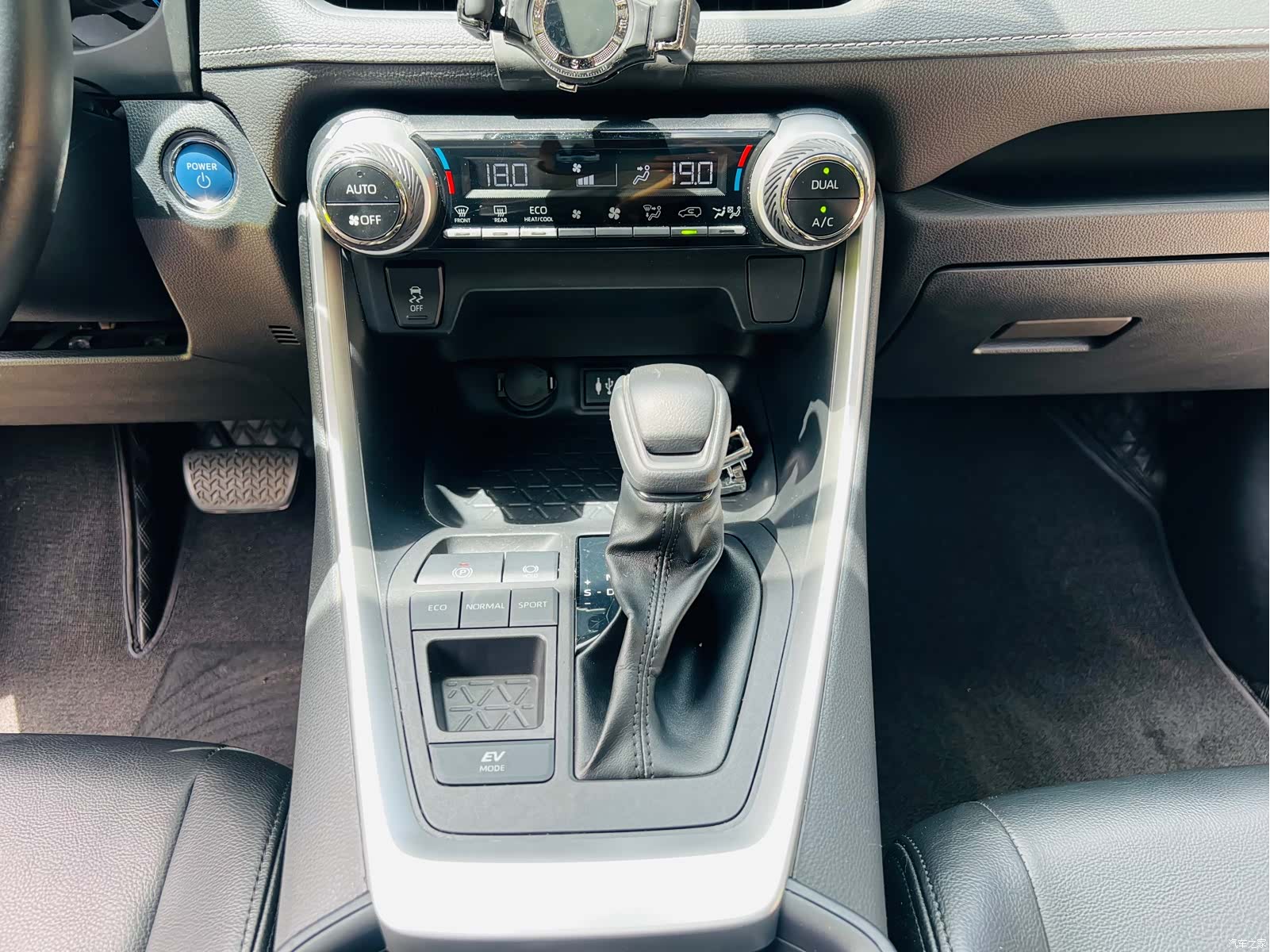 Toyota RAV4, 2022 15