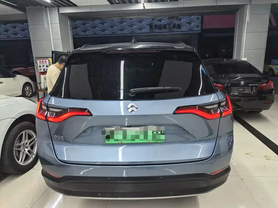 NIO ES8