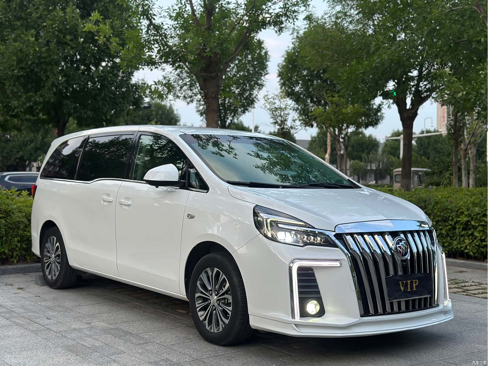 Buick GL8, 2022 3